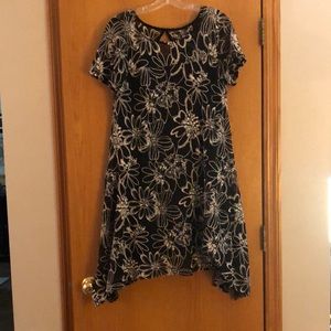 Roz & Ali black floral dress